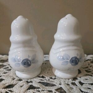 Pfaltzgraff Ceramic Salt & Pepper Shakers White Blue Floral Set of 2